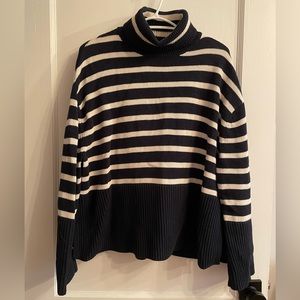 Perfect Condition GAP 24/7 Split Hem Turtleneck Sweater in Navy/White, Size S